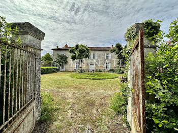 château à Riberac (24)