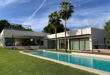 Villa with pool and terrace 4