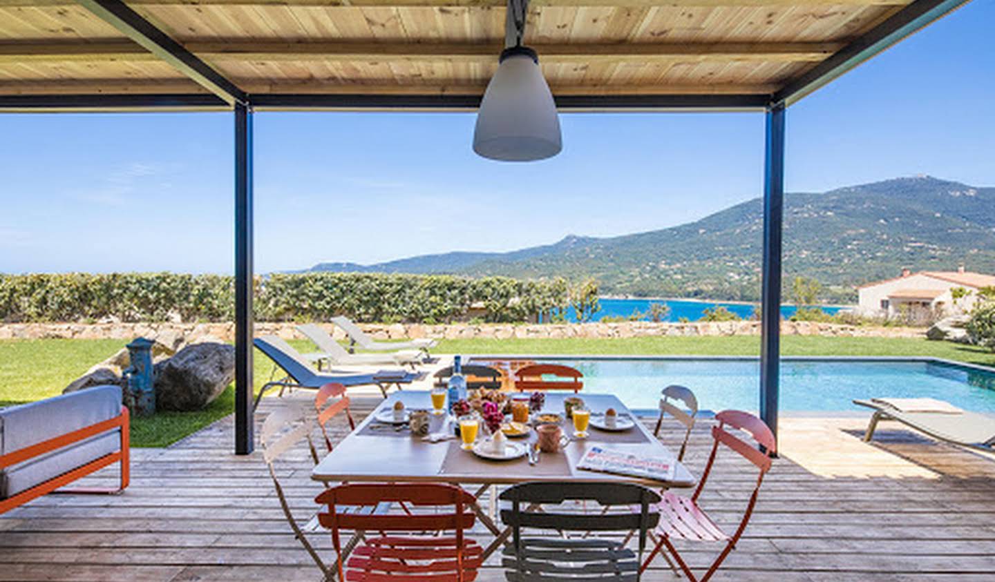 Propriété avec piscine en bord de mer Propriano