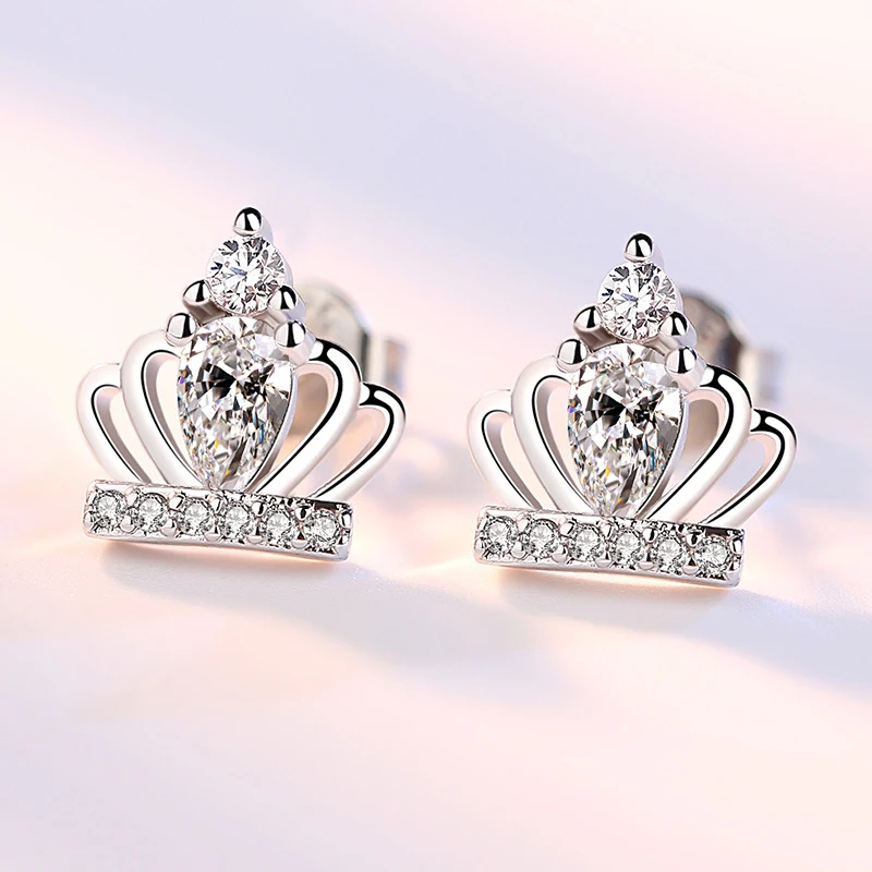 Boucles d'oreilles clous couronne Lady Princess, pour une touche royale et élégante. Parfaites pour ajouter de l'éclat à votre look quotidien.