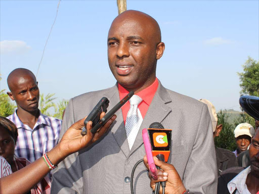 Kiharu MP Irungu Kang'ata addressing journalists at Gaturi in his constituency on Tuesday.