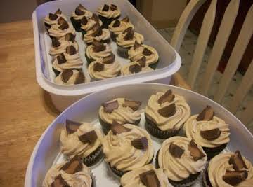 Peanut Butter Buttercream Chocolate Cupcakes