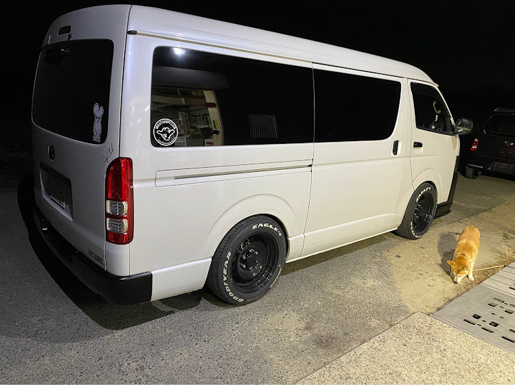 ハイエースバンの憧れの黒バンパーへの道のり・からの・憧れの黒バンパーにに関するカスタム事例の投稿画像2枚目