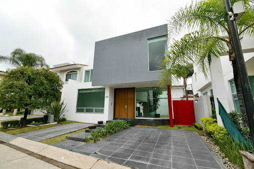 Maison avec jardin et terrasse 1