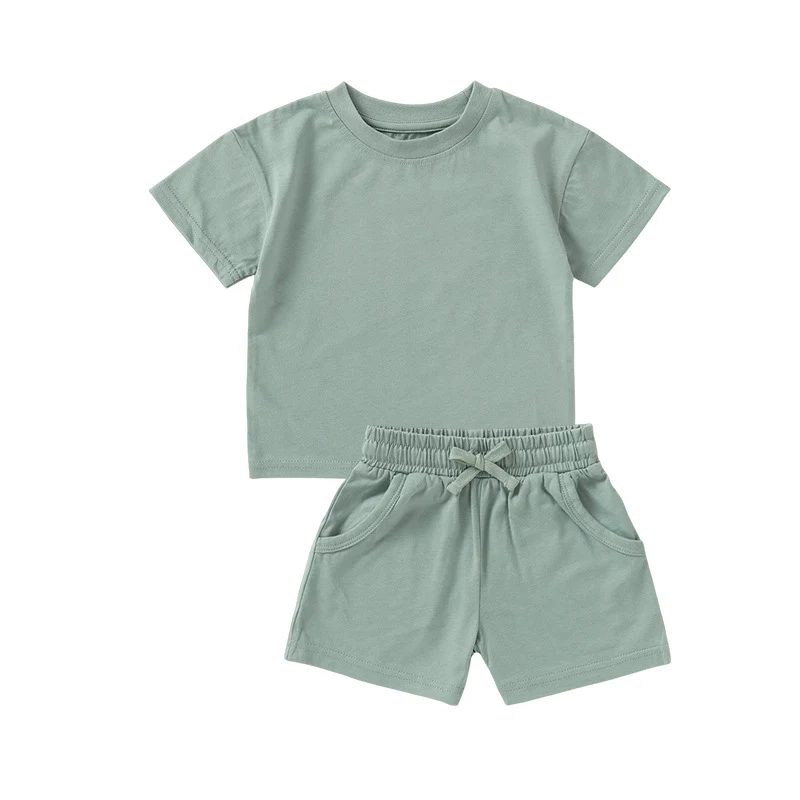 Completo shorts neonato maniche corte in cotone organico per bambini, traspirante e morbido, perfetto per l'estate, delicato sulla pelle sensibile.