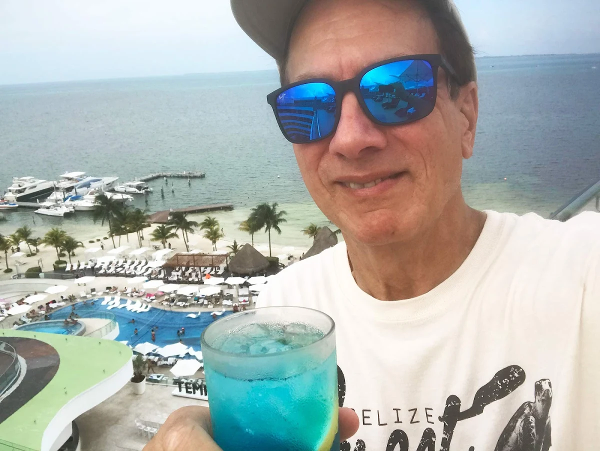 JD-Lasica-in-Cancun.jpg - JD Lasica enjoys a blue love at Sky 3.5 in the Tower overlooking Temptation Cancun Resort. 