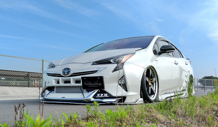 プリウスの目指せPickUpCars・2020ベストショット・GJ-R・50プリウス中期型に関するカスタム事例の投稿画像1枚目