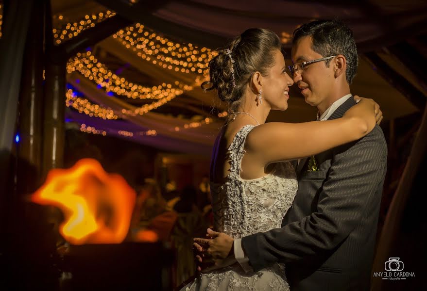 Fotógrafo de casamento Anyelo Cardona (anyelocardona). Foto de 24 de setembro 2017