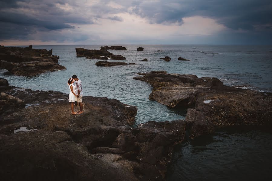 Fotógrafo de casamento Arya Sentanoe (aryasentanoe). Foto de 8 de abril 2016