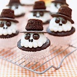 Skeleton Cupcakes was pinched from <a href="http://www.myrecipes.com/recipe/skeleton-cupcakes-10000001875466/" target="_blank">www.myrecipes.com.</a>