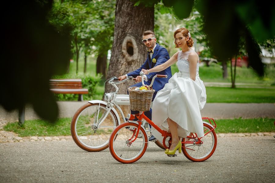 Fotógrafo de casamento Liviu Ratiu (ratiu). Foto de 8 de outubro 2015