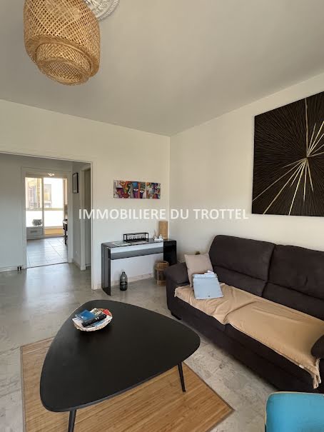 Location meublée appartement 3 pièces 71 m² à Ajaccio (20000), 950 €