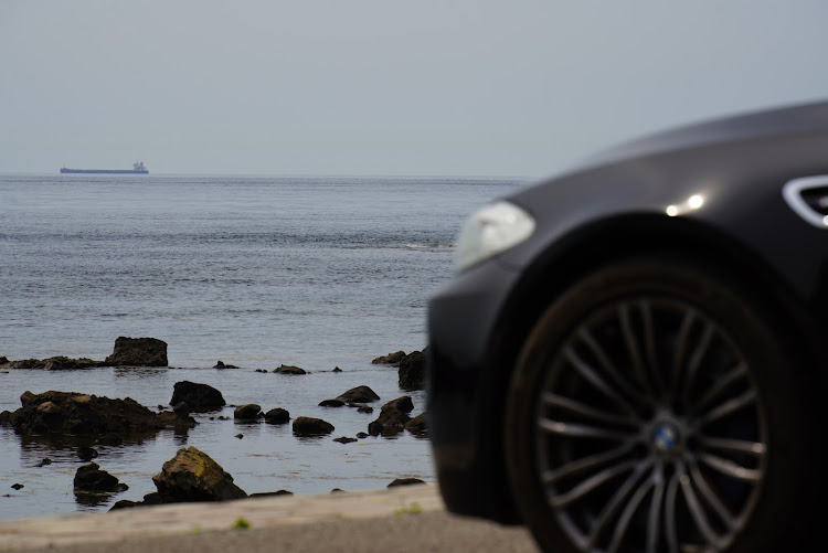 M5のBMW・M・セダン・V8・海に関するカスタム事例の投稿画像2枚目