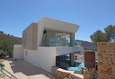 Villa avec piscine et terrasse 4