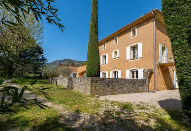 House with pool and terrace 4