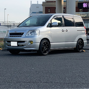 ノア AZR60G