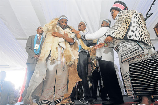 AMAXHOSA: King Mpendulo Zwelonke Sigcawu is enrobed by AmaRharhabe Queen Regent Noloyiso Sandile during his coronation in Nqadu Great Place in Willowvale yesterday. Assisting her are Prince Siqithi Maqoma, Chief Daliwe Makinana and Prince Burns-Ncamashe Picture:LULAMILE FENI