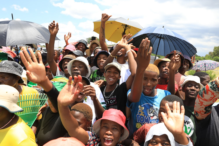 Residents of Maokeng came out in numbers to see President Cyril Ramaphosa at the gravesite of former ANC president ZR Mahabane as the party celebrates its 111th birthday in the Free State.