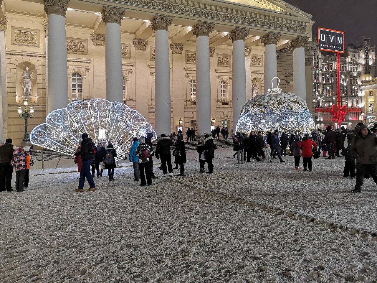 Театральная площадь сейчас