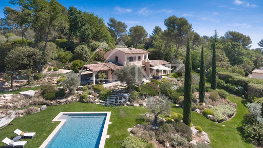 Villa with pool and garden 1