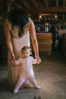 Fotografo di matrimoni Amy Jordison (amyjordisonphoto). Foto del 19 agosto 2019