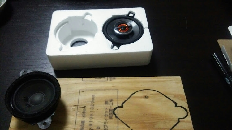 アクセラのDIY・サブウーファー・ウーファーボックス・センタースピーカーに関するカスタム事例の投稿画像5枚目
