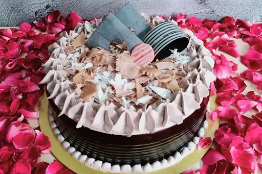 Chocolate Flakes Cake [Serves 8, 1 Kg]