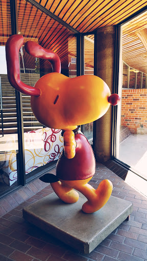 Snoopy Statue