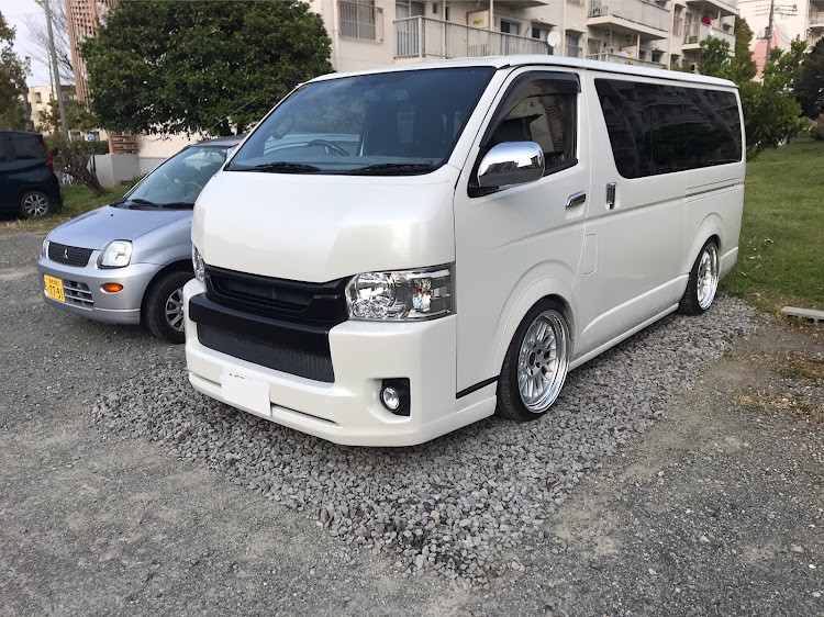 ハイエースバンのキッカーオーディオ・エックススリー・ワイドルックバンパー・T.S.D・TRH200Vに関するカスタム事例の投稿画像1枚目
