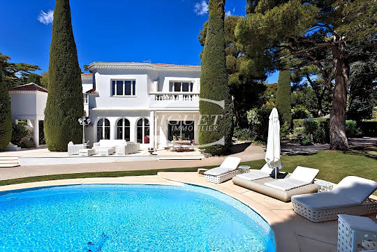 Maison avec piscine en bord de mer