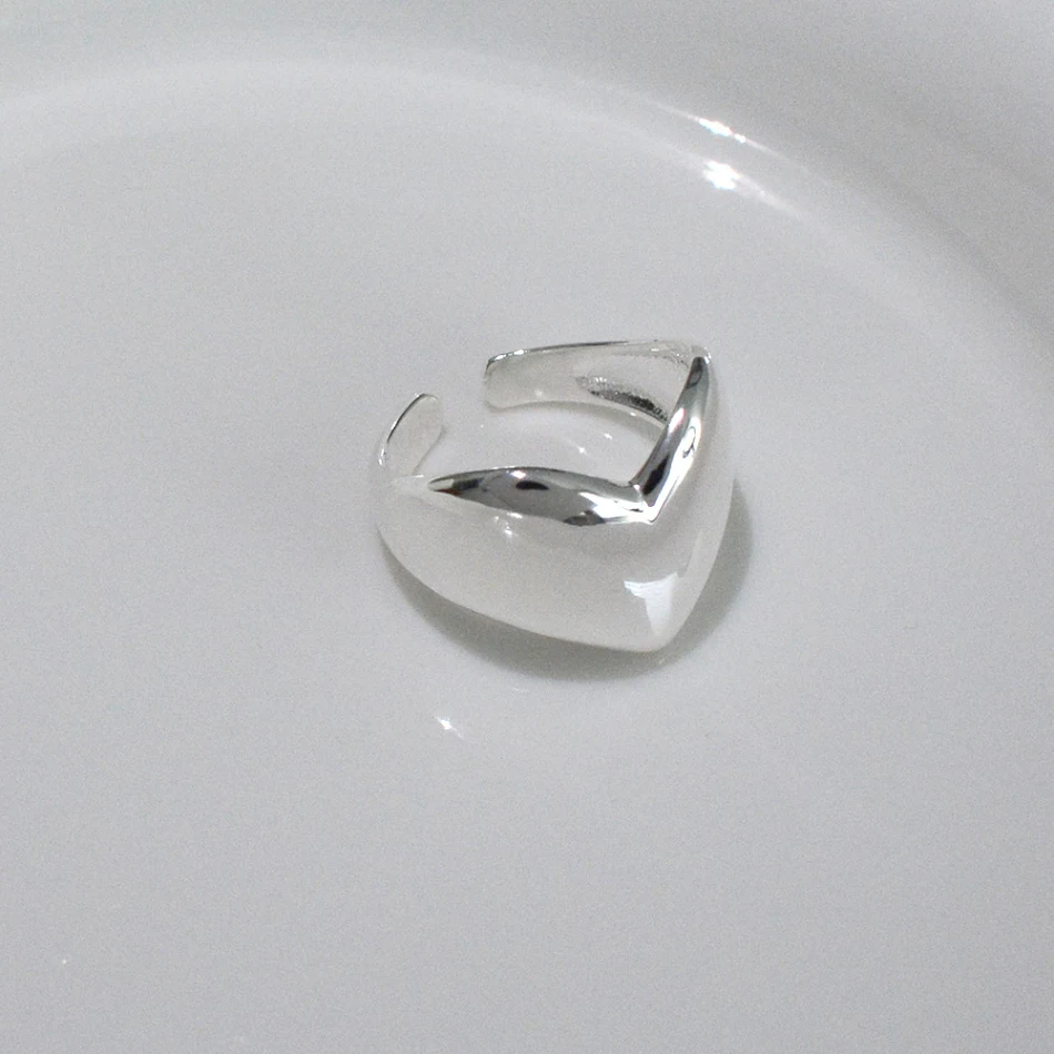 Eenvoudige hartvormige ring voor dames, modieus en creatief, past overal bij, een perfect sieraad om liefde en persoonlijkheid te tonen.