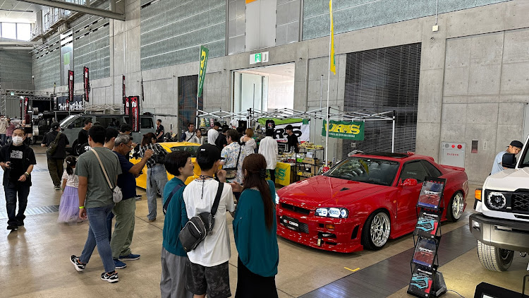 スカイラインの九州カスタムカーショー2024in熊本・URAS・超スーパー幅広ワイドエアロシステムBODYKITに関するカスタム事例の投稿画像7枚目
