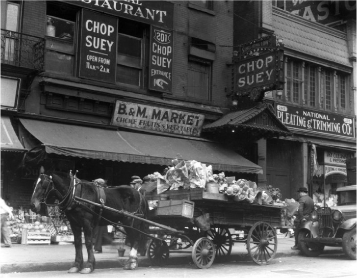 Chinatown, New York City, 1934. Gelatin Silver Print. Imogen Cunningham © Imogen Cunningham Trust. Image courtesy Seattle Art Museum