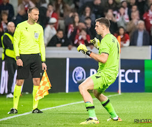 🎥 Ongeziene taferelen: Aston Villa-doelman Martinez pakt tweede geel maar moet niet van het veld en wordt nadien dé penaltyheld