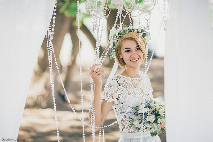 Fotógrafo de casamento Elena Kapone (virgo). Foto de 3 de agosto 2015