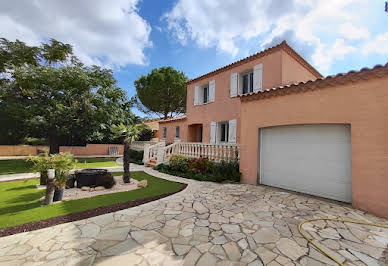 Maison avec piscine et terrasse 12