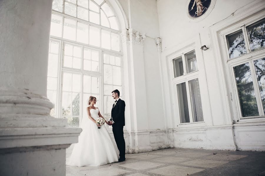 Fotógrafo de casamento Denis Polulyakh (poluliakh). Foto de 15 de abril 2016