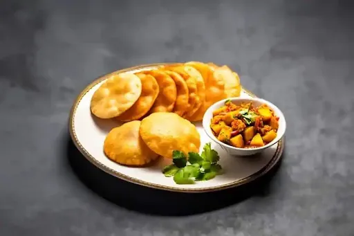 Aloo Dry Sabji [500 Ml] With 10 Poori And Salad