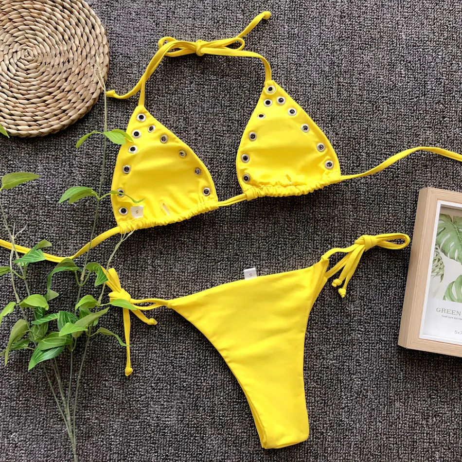 Costume da bagno da donna a cinque occhi, per un'estate sicura e alla moda. Design unico, protezione UV e comfort garantiti per giornate indimenticabili.
