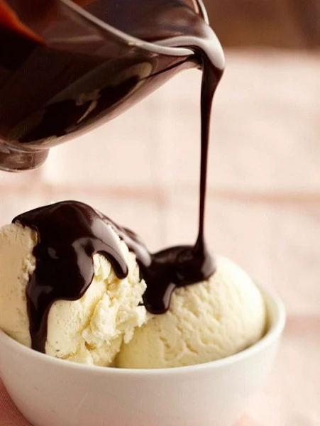 Vanila Ice Cream+ Chocolate Fudge