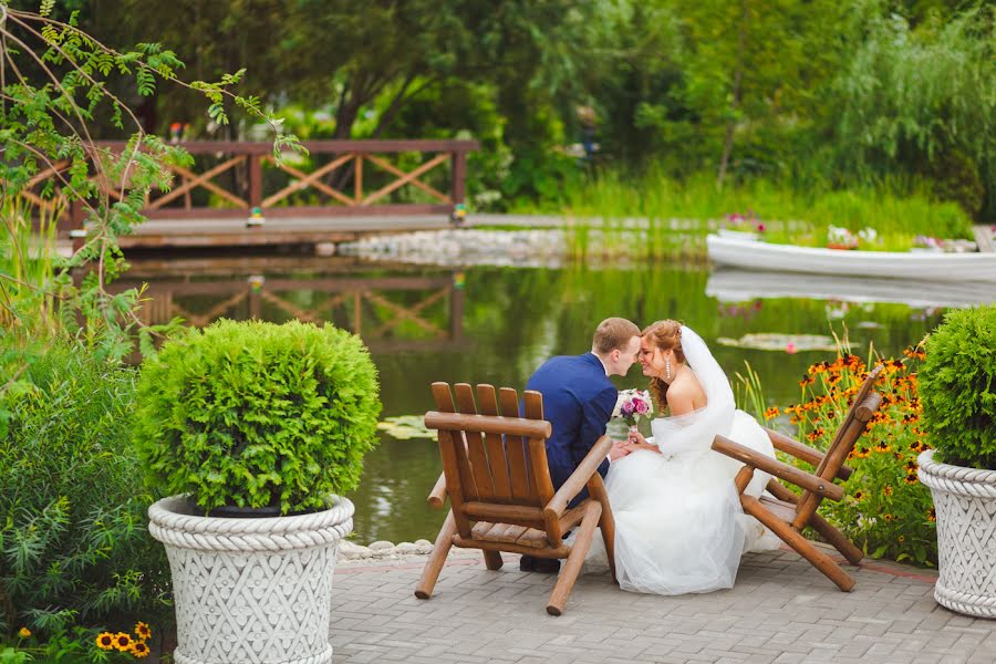 Fotógrafo de casamento Andrey Zhvakin (andy-z-z). Foto de 17 de outubro 2015