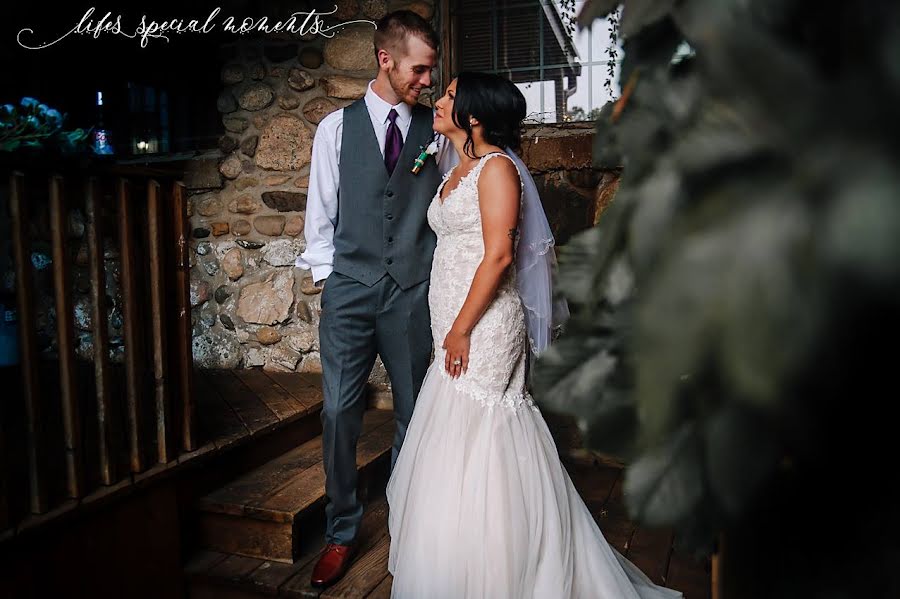 Wedding photographer Jenny Lynn Hughes (lifesspecialm). Photo of 21 March 2020