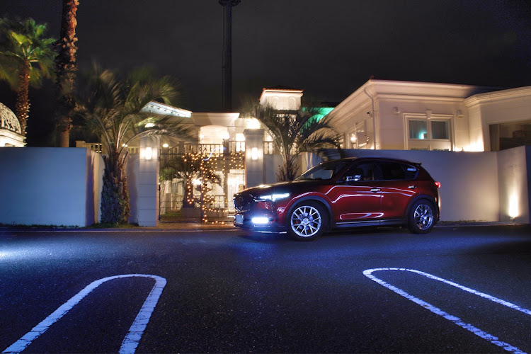 CX-5のバーチカルコラボ・アジュール日立・マシグレ夜の初撮り・メタリップに関するカスタム事例の投稿画像1枚目