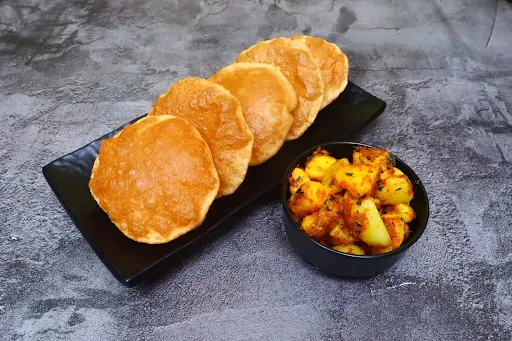 6 Poori And Aloo Jeera