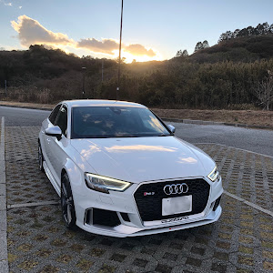 RS3 セダン