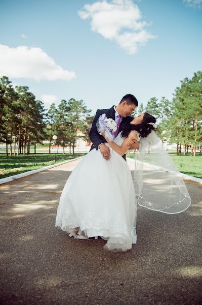 Fotógrafo de casamento Dugarma Sultimova (sultimova). Foto de 20 de maio 2018