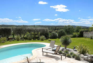 Propriété avec piscine et jardin 2