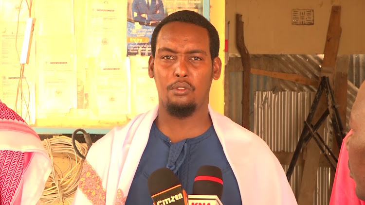 Adan Durow MCA Jarajara speaking to the press at the Garissa county assembly