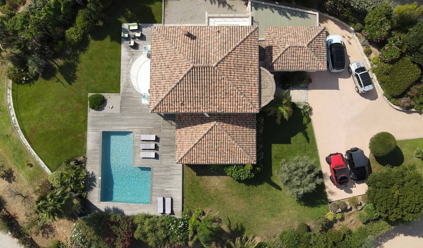 Villa with pool and garden Porticcio