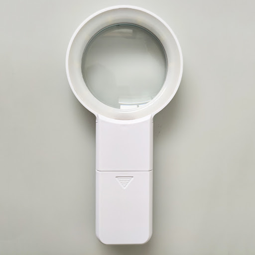 Title 4, LED Handheld Magnifying Glass With Light